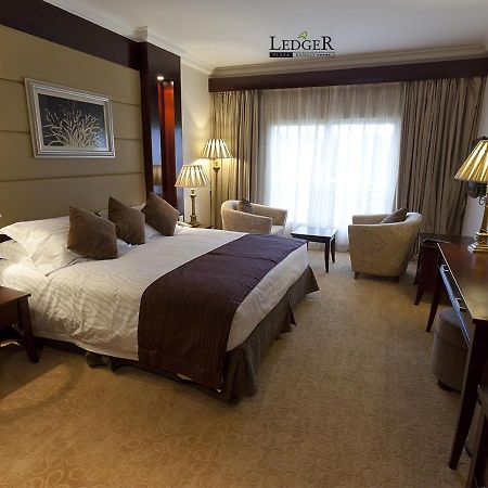 Hotel Ledger Plaza バンギ エクステリア 写真